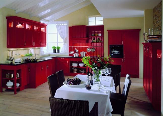 Kjøkken i røde farger. Foto kilde: 4studios.ru