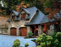 Hus i stein: hvordan oblitsevat fasade riktig