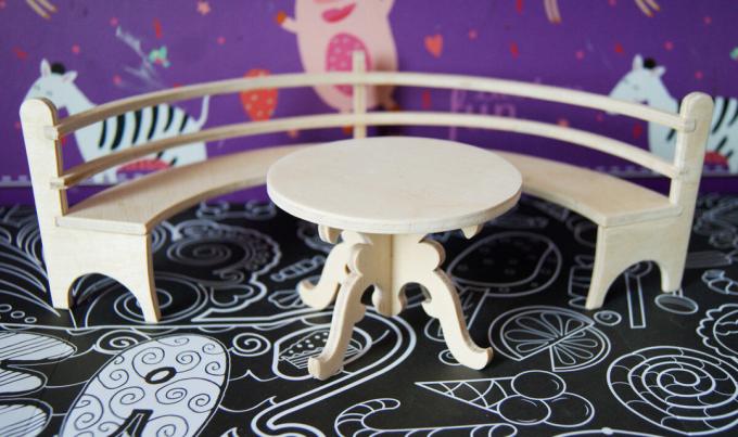 Doll møbler - bord og benker