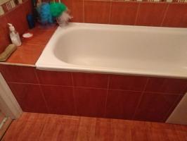 Bad med høye ben: hvordan gjøre det stå fast (et interessant tilfelle, knyttet til det gamle Sovjet badekar)