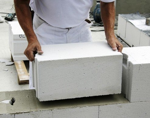 Tykk søm reduserer den termiske motstand av veggbetongblokkene er 25%, noe som vil føre til økte kostnader for oppvarming.