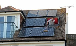 Solcellepaneler i øko-boliger i fremtiden vil bli en nødvendighet, ikke en luksus