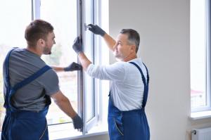 Fundamentals of riktig installasjon av vinduer i huset for å unngå kuldebroer i monterings sømmene