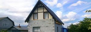 Cottage Skum betong: historien om bygging