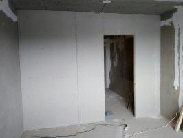 Budsjett reparasjon av små-sized leiligheter (studioer 32kv.m)
