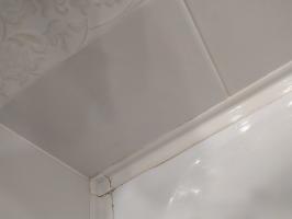 Linoleum på veggene på badet i stedet for flis: budsjett og rask etterbehandling uten sømmer, mold