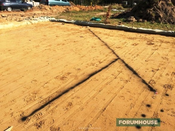 linjer i sanden sporene ble merket med maling sprøytes fra en aerosolboks, i henhold til en strukket streng.
