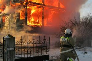 En brann i et hus på landet: dårlig råd "til det motsatte"