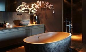 6 design beslutninger som kan forvandle badet til et stilig, elegant og uforglemmelig plass