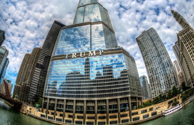 Det er bygningen der Trump Leiligheten ligger 3 etasjer i en penthouse i de øverste etasjene. (Image Source - Yandex-bilder)