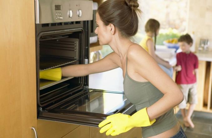 Hvordan vaske ovnen som økonomisk?
