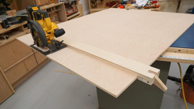 fra området - https://ibuildit.ca/projects/how-to-make-a-straightedge-guide/