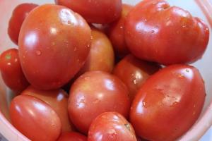 5 Oversikt over varianter av store og kjøttfulle tomater. De beste karakterene